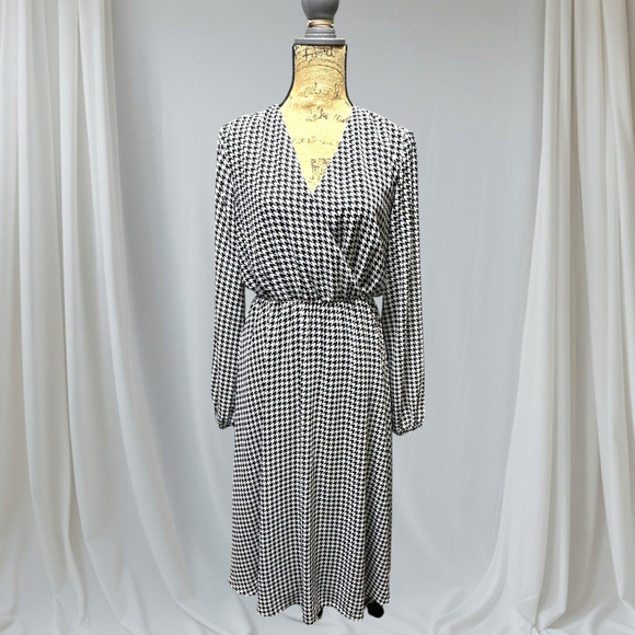 113 - Suzy Shier Dress - Picture 1 of 12